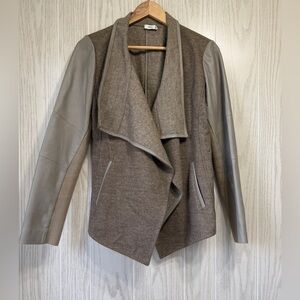 VINCE Lamb Leather Sleeves/Wool Blend Jacket Womens Size Sm Drape Front  EUC